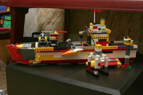 кораб с котви и кран | ship with anchors and crane