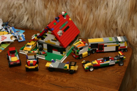 къща, коли | house, cars