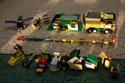 боклукчийски камион и кофи, гара | rubbish-truck and bins, station